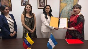 principal_honduras_deposita_instrumento_adhesion_caf_