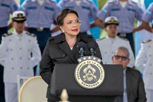 xiomara-castro-presidenta-de-honduras_5363384_20230825154802-1
