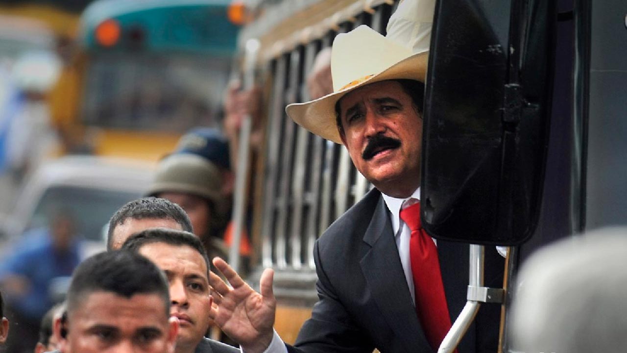 Mel-Zelaya-bus-cuarta-urna