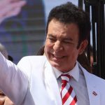 Salvador Nasralla puño liberal