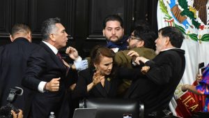 Conato de bronca entre Alejandro Moreno Cárdenas, y Gerardo Fernández Noroña