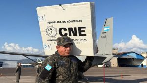 FFAA-maleta-electoral-2