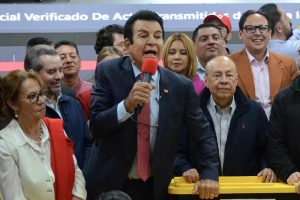 Nasralla supera a Asfura tras reanudarse el conteo preliminar de los comicios en Honduras