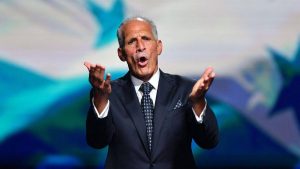 Nasry Asfura traje formal