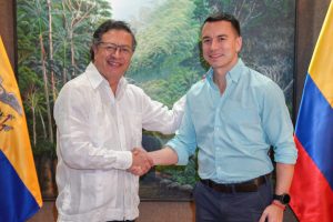 Petro llega a las Islas Galápagos para reunirse con Noboa y hablar de cooperación