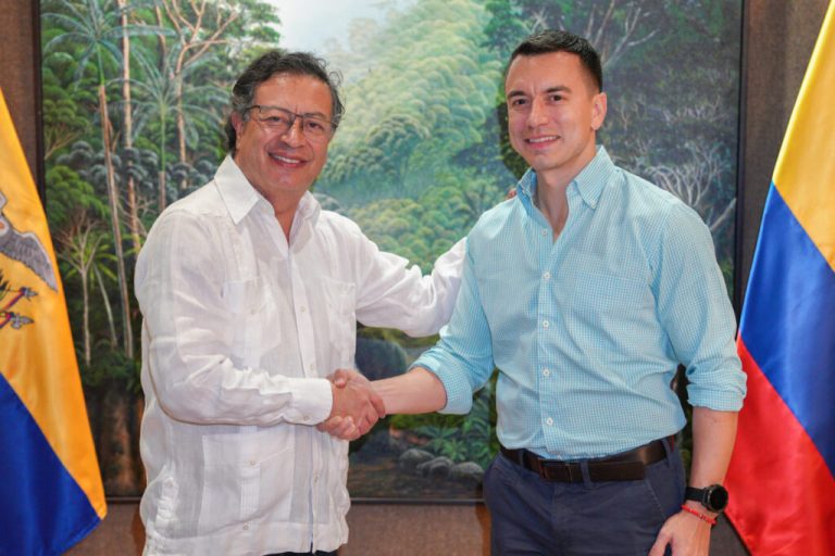 Petro llega a las Islas Galápagos para reunirse con Noboa y hablar de cooperación