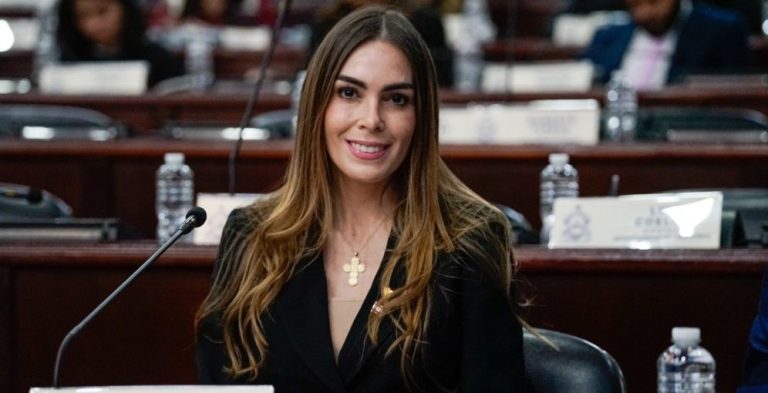 Diputada-Kafati-presenta-iniciativa-de-ley-para-pavimentar-carretera-principal-de-Lepaterique