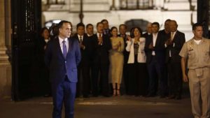 destitucion-presidente-peru-jose-jeri-abandona-palacio-de-gobierno-d65a1949-focus-0-0-608-342