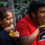 1https___s3.amazonaws.com_arc-wordpress-client-uploads_infobae-wp_wp-content_uploads_2019_06_02210514_tamal-alimentaciB3n-precaria