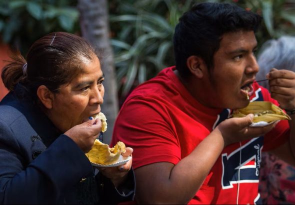 1https___s3.amazonaws.com_arc-wordpress-client-uploads_infobae-wp_wp-content_uploads_2019_06_02210514_tamal-alimentaciB3n-precaria