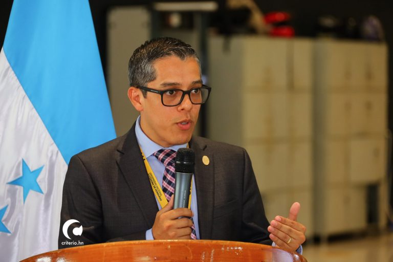 Odir-Fernandez-Rector-U-13