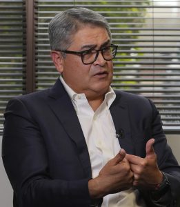 Juan Orlando Hernández niega que participe en una campaña contra México y Colombia