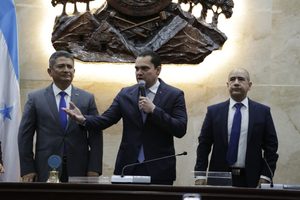 Instalada-la-Junta-Directiva-Provisional-del-CN-con-Tomas-Zambrano-como-presidente