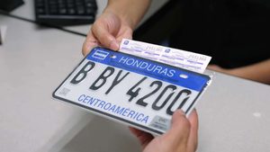 principal_entrega_de_nuevas_placas_honduras_