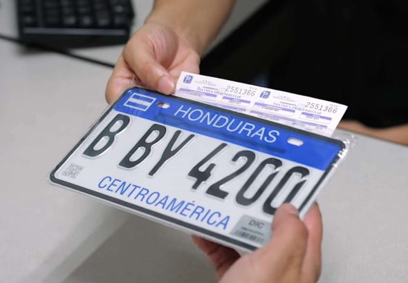 principal_entrega_de_nuevas_placas_honduras_